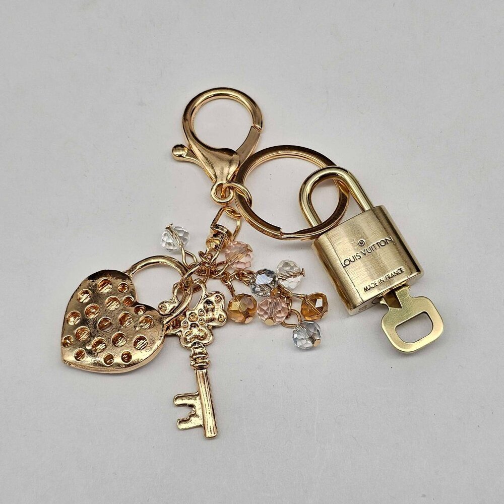 Authentic Louis Vuitton Gold Lock & Key ✨ Bag Charm Unbranded Keychain - Picture 6 of 7